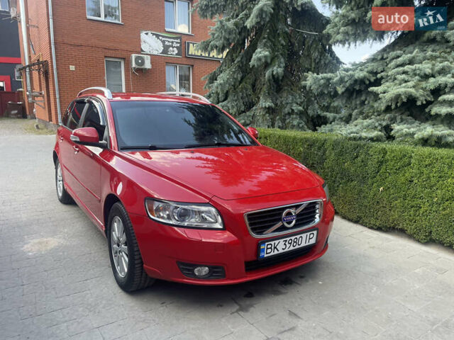 Красный Вольво В50, объемом двигателя 1.6 л и пробегом 270 тыс. км за 7999 $, фото 5 на Automoto.ua