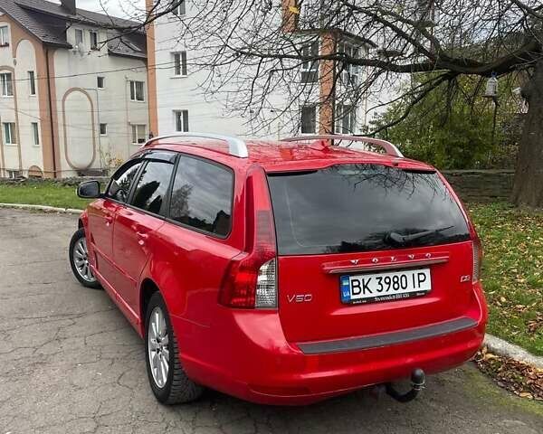 Красный Вольво В50, объемом двигателя 1.56 л и пробегом 265 тыс. км за 8200 $, фото 3 на Automoto.ua