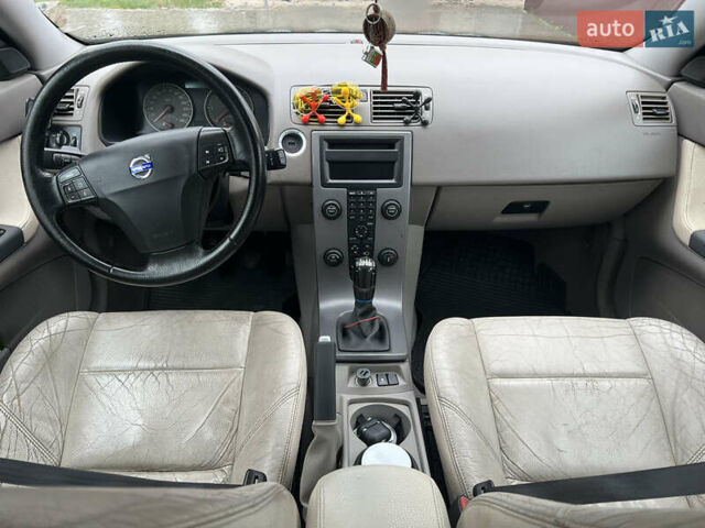 Вольво В50, объемом двигателя 2 л и пробегом 412 тыс. км за 4800 $, фото 3 на Automoto.ua