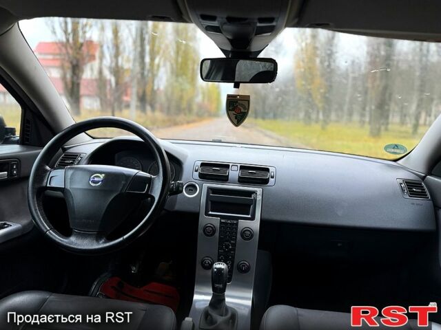 Вольво В50, объемом двигателя 2 л и пробегом 306 тыс. км за 2700 $, фото 6 на Automoto.ua