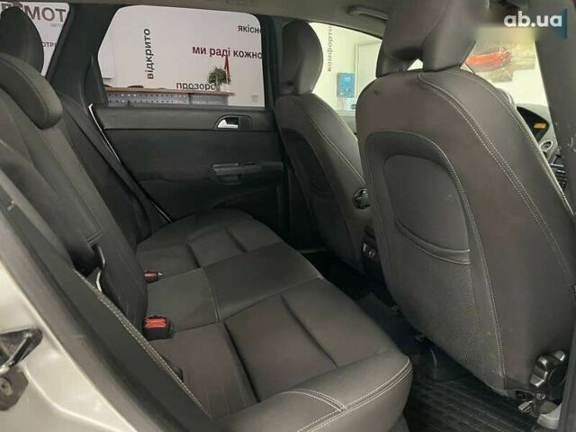 Вольво В50, объемом двигателя 2 л и пробегом 400 тыс. км за 4690 $, фото 29 на Automoto.ua