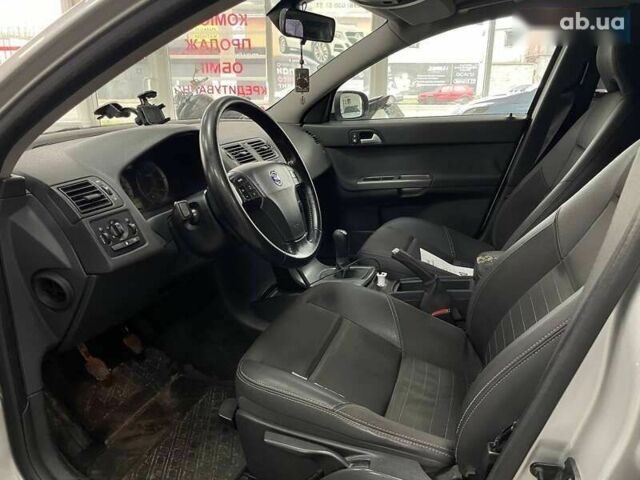 Вольво В50, объемом двигателя 2 л и пробегом 400 тыс. км за 4690 $, фото 16 на Automoto.ua