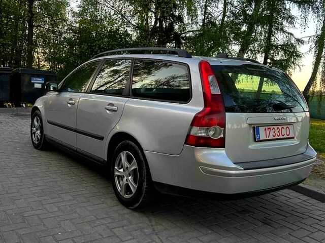 Вольво В50, объемом двигателя 1.6 л и пробегом 0 тыс. км за 3350 $, фото 1 на Automoto.ua