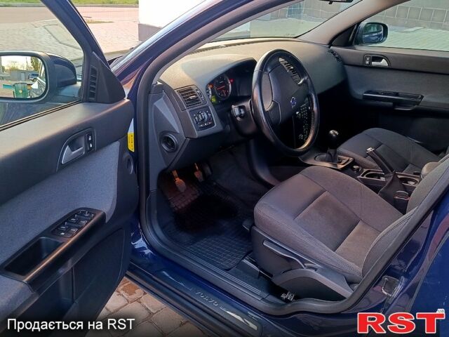 Вольво В50, объемом двигателя 1.6 л и пробегом 233 тыс. км за 5000 $, фото 9 на Automoto.ua