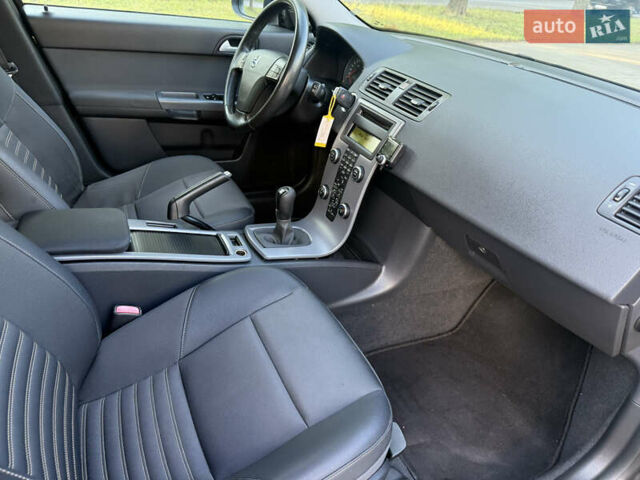 Вольво В50, объемом двигателя 1.6 л и пробегом 190 тыс. км за 5799 $, фото 19 на Automoto.ua