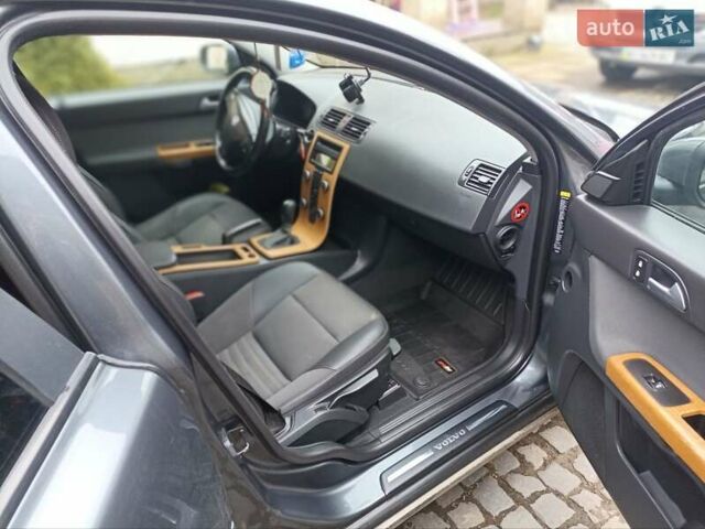 Вольво В50, объемом двигателя 1.6 л и пробегом 280 тыс. км за 7700 $, фото 12 на Automoto.ua