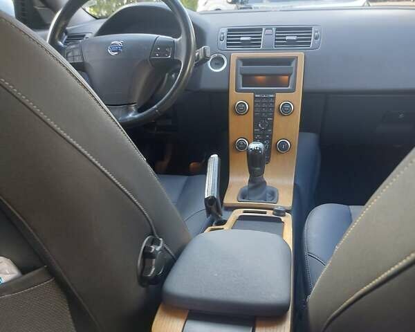 Вольво В50, объемом двигателя 1.6 л и пробегом 275 тыс. км за 9500 $, фото 2 на Automoto.ua