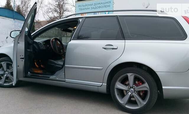 Вольво В50, объемом двигателя 1.56 л и пробегом 205 тыс. км за 7700 $, фото 15 на Automoto.ua