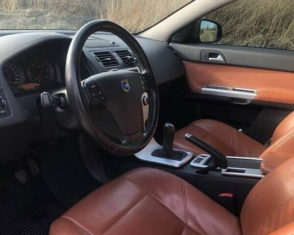 Вольво В50, объемом двигателя 1.6 л и пробегом 255 тыс. км за 7300 $, фото 13 на Automoto.ua