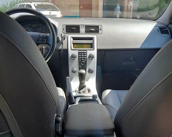 Вольво В50, объемом двигателя 1.6 л и пробегом 230 тыс. км за 6850 $, фото 6 на Automoto.ua