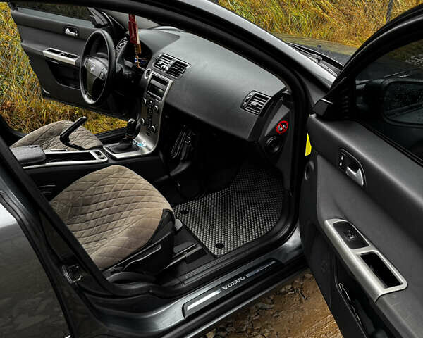 Вольво В50, объемом двигателя 2 л и пробегом 400 тыс. км за 5500 $, фото 6 на Automoto.ua