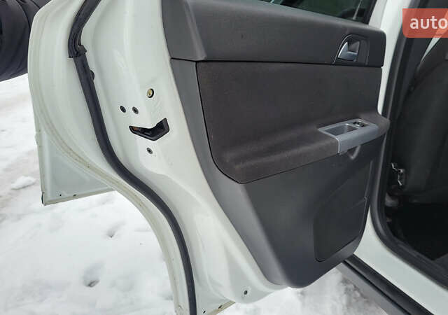 Вольво V50, об'ємом двигуна 1.6 л та пробігом 168 тис. км за 7850 $, фото 16 на Automoto.ua