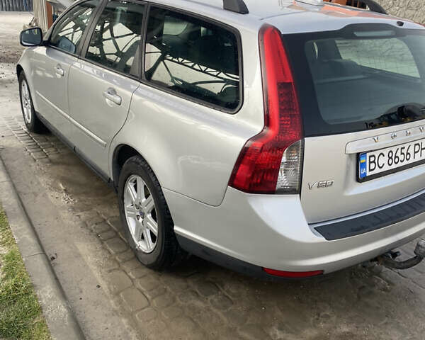Вольво В50, объемом двигателя 1.56 л и пробегом 215 тыс. км за 6400 $, фото 4 на Automoto.ua