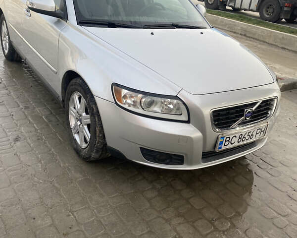 Вольво В50, объемом двигателя 1.56 л и пробегом 215 тыс. км за 6400 $, фото 1 на Automoto.ua