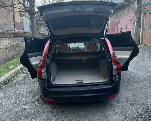 Вольво В50, объемом двигателя 1.56 л и пробегом 245 тыс. км за 6550 $, фото 9 на Automoto.ua