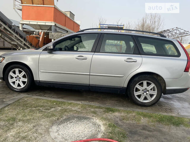 Вольво В50, объемом двигателя 1.56 л и пробегом 215 тыс. км за 6400 $, фото 5 на Automoto.ua