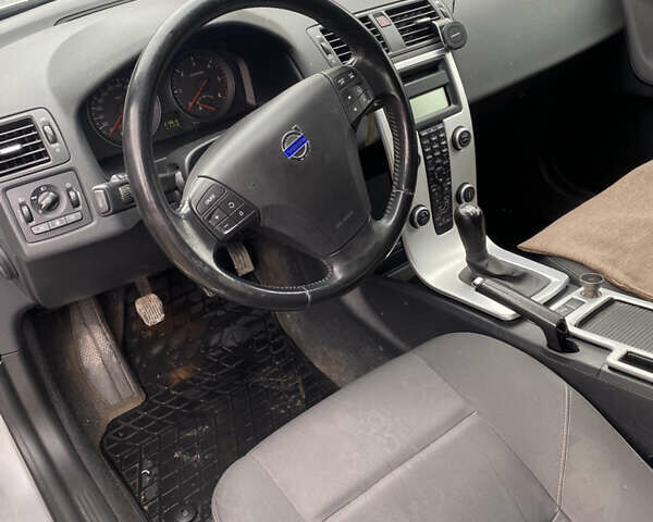 Вольво В50, объемом двигателя 1.56 л и пробегом 215 тыс. км за 6400 $, фото 7 на Automoto.ua