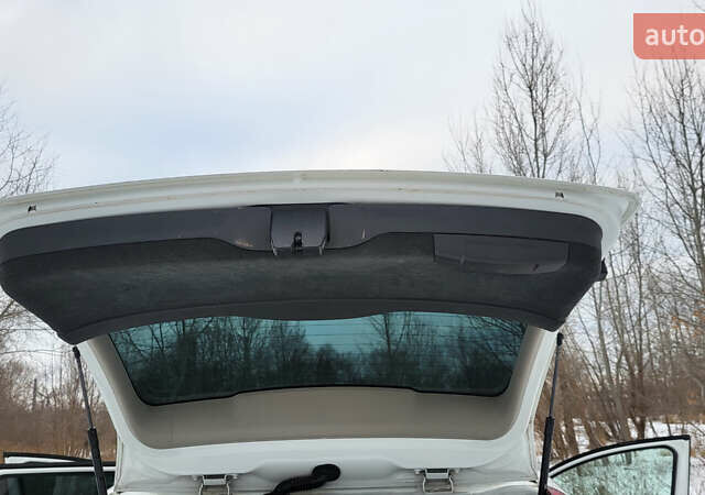 Вольво V50, об'ємом двигуна 1.6 л та пробігом 168 тис. км за 7850 $, фото 13 на Automoto.ua