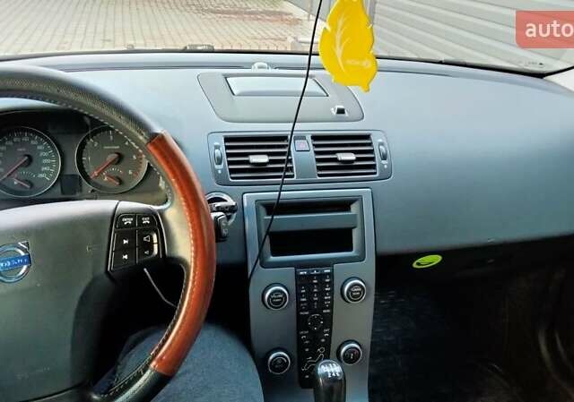 Вольво В50, объемом двигателя 1.6 л и пробегом 256 тыс. км за 7800 $, фото 4 на Automoto.ua