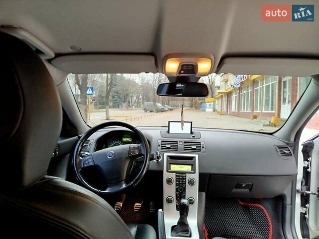 Вольво В50, объемом двигателя 1.56 л и пробегом 240 тыс. км за 8500 $, фото 28 на Automoto.ua