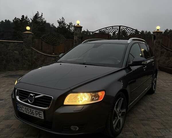 Вольво В50, объемом двигателя 1.6 л и пробегом 259 тыс. км за 7600 $, фото 1 на Automoto.ua