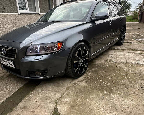 Вольво В50, объемом двигателя 1.6 л и пробегом 250 тыс. км за 8100 $, фото 2 на Automoto.ua
