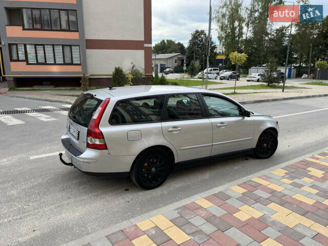 Сірий Вольво V50, об'ємом двигуна 2.4 л та пробігом 148 тис. км за 4950 $, фото 4 на Automoto.ua