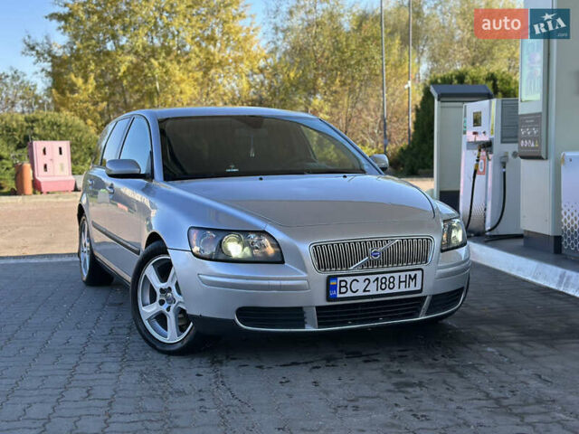Серый Вольво В50, объемом двигателя 2 л и пробегом 385 тыс. км за 4950 $, фото 1 на Automoto.ua