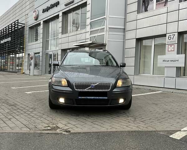 Сірий Вольво V50, об'ємом двигуна 2 л та пробігом 290 тис. км за 6400 $, фото 2 на Automoto.ua