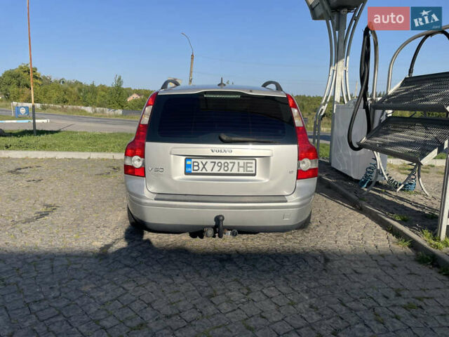Вольво В50 2004 в Хмельницком на Automoto.ua Серый Вольво В50, объемом двигателя 1.8 л и пробегом 323 тыс. км за 6100 $, фото 1 на Automoto.ua