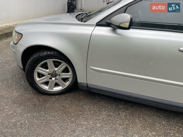 Серый Вольво В50, объемом двигателя 2 л и пробегом 360 тыс. км за 5200 $, фото 4 на Automoto.ua