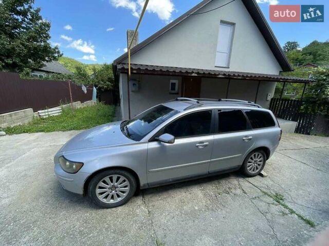 Серый Вольво В50, объемом двигателя 2 л и пробегом 400 тыс. км за 4200 $, фото 1 на Automoto.ua