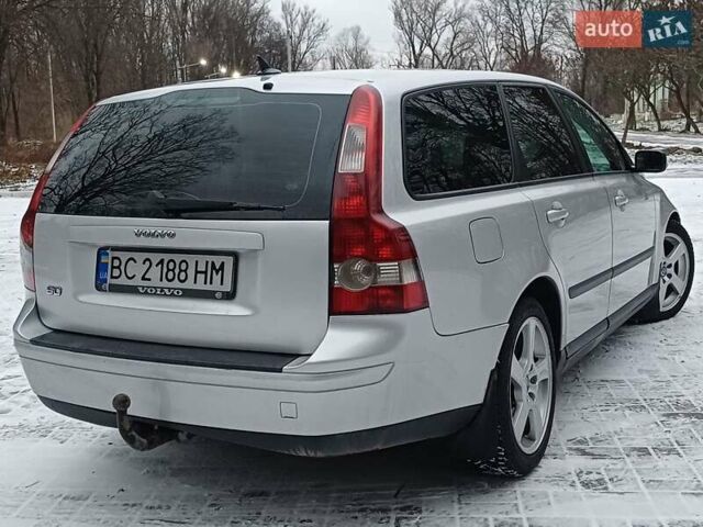 Сірий Вольво V50, об'ємом двигуна 2 л та пробігом 385 тис. км за 4650 $, фото 4 на Automoto.ua