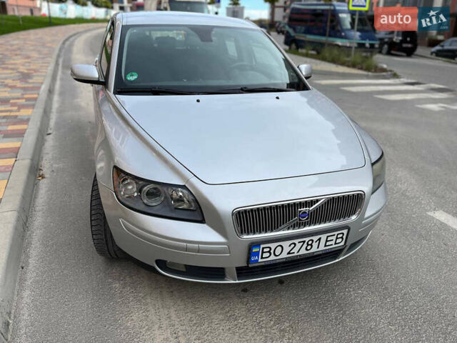 Серый Вольво В50, объемом двигателя 2.4 л и пробегом 140 тыс. км за 5100 $, фото 4 на Automoto.ua