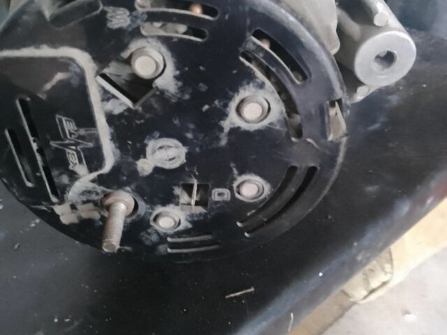 Серый Вольво В50, объемом двигателя 2 л и пробегом 370 тыс. км за 5200 $, фото 7 на Automoto.ua