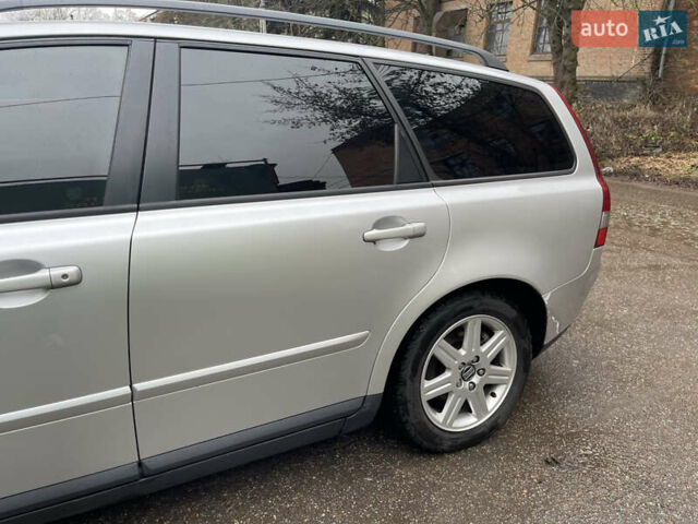 Серый Вольво В50, объемом двигателя 2 л и пробегом 360 тыс. км за 5200 $, фото 5 на Automoto.ua