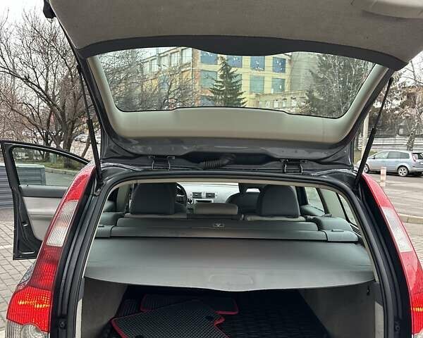 Сірий Вольво V50, об'ємом двигуна 2 л та пробігом 290 тис. км за 6400 $, фото 23 на Automoto.ua