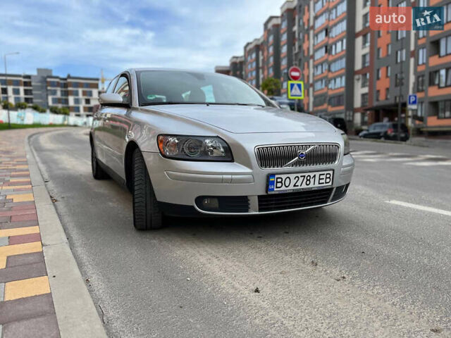 Серый Вольво В50, объемом двигателя 2.4 л и пробегом 140 тыс. км за 5100 $, фото 8 на Automoto.ua