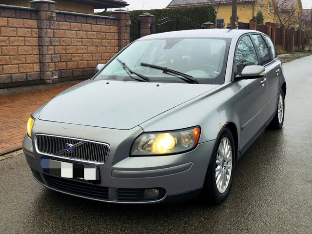 Серый Вольво В50, объемом двигателя 2 л и пробегом 370 тыс. км за 2800 $, фото 1 на Automoto.ua