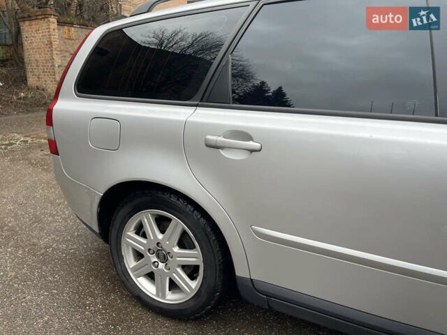 Серый Вольво В50, объемом двигателя 2 л и пробегом 360 тыс. км за 5200 $, фото 8 на Automoto.ua