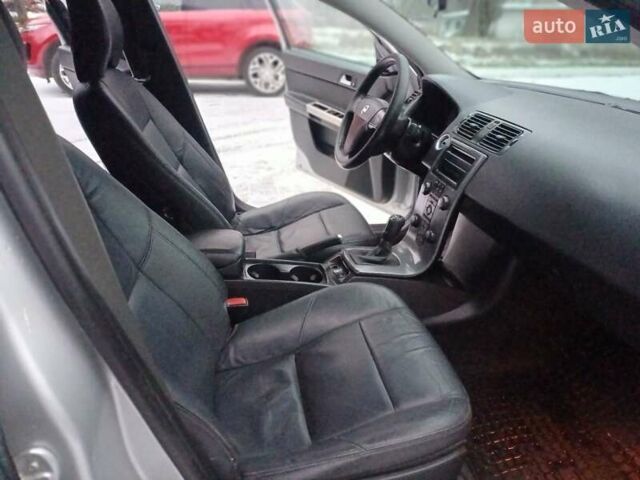 Сірий Вольво V50, об'ємом двигуна 2 л та пробігом 385 тис. км за 4650 $, фото 20 на Automoto.ua