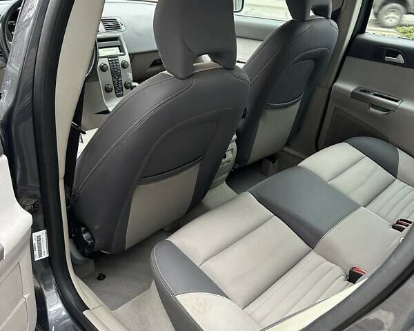 Сірий Вольво V50, об'ємом двигуна 2 л та пробігом 290 тис. км за 6400 $, фото 21 на Automoto.ua