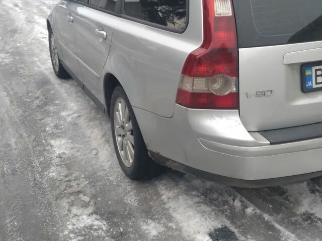 Серый Вольво В50, объемом двигателя 2 л и пробегом 370 тыс. км за 5200 $, фото 3 на Automoto.ua