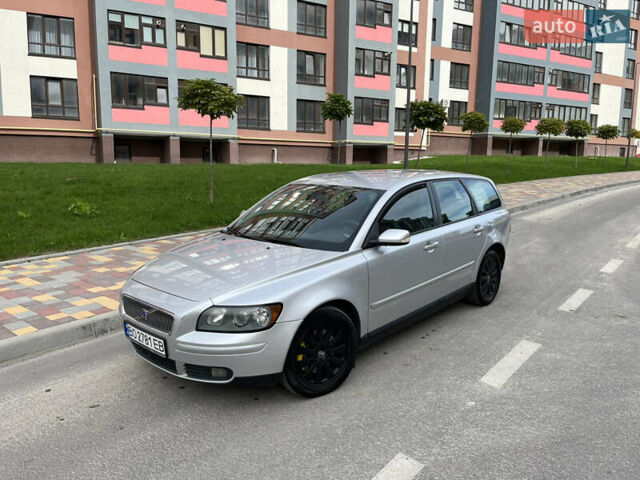 Серый Вольво В50, объемом двигателя 2.4 л и пробегом 144 тыс. км за 4900 $, фото 1 на Automoto.ua