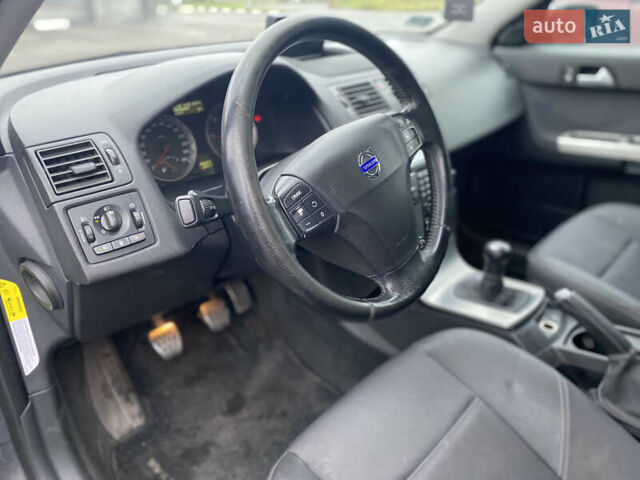 Серый Вольво В50, объемом двигателя 2 л и пробегом 283 тыс. км за 2850 $, фото 7 на Automoto.ua