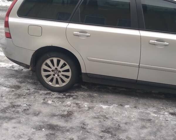 Сірий Вольво V50, об'ємом двигуна 2 л та пробігом 250 тис. км за 5200 $, фото 2 на Automoto.ua