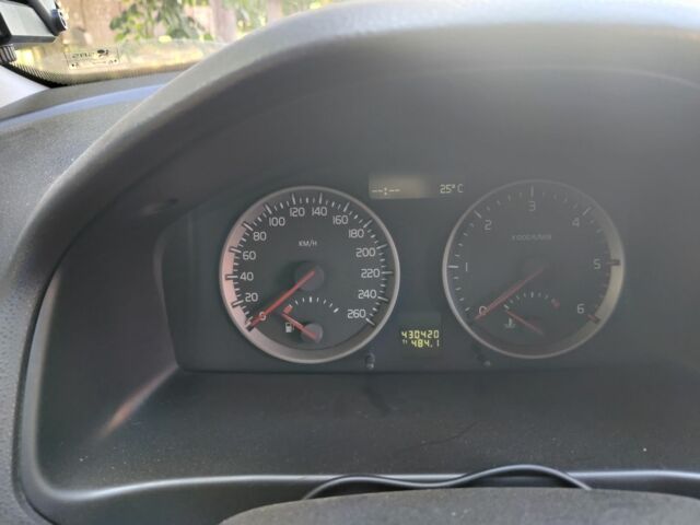 Сірий Вольво V50, об'ємом двигуна 2 л та пробігом 430 тис. км за 3100 $, фото 9 на Automoto.ua