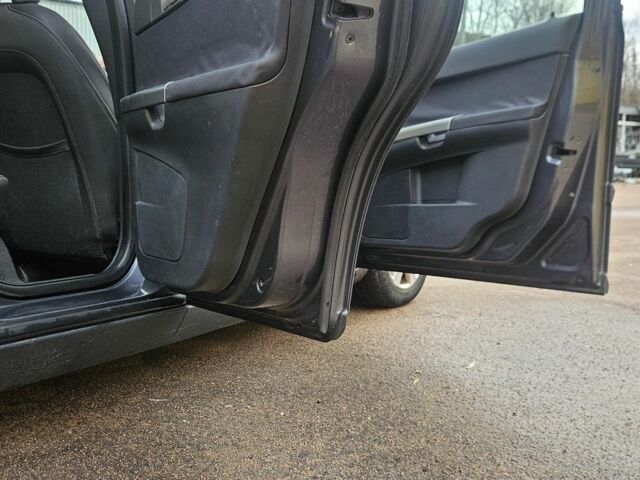 Серый Вольво В50, объемом двигателя 2 л и пробегом 360 тыс. км за 2550 $, фото 17 на Automoto.ua