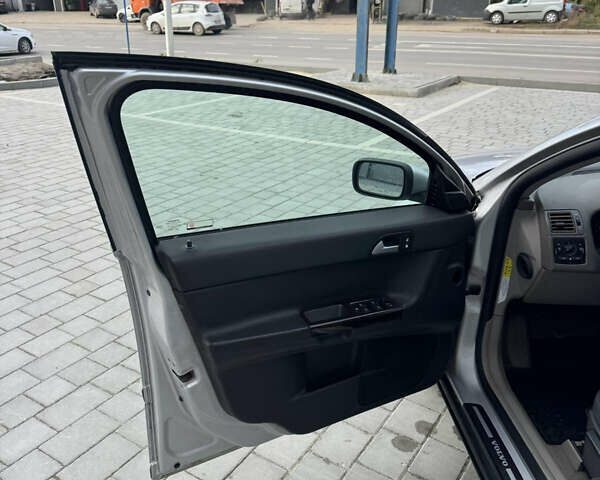 Вольво В50 2005 в Ивано-Франковске на Automoto.ua Серый Вольво В50, объемом двигателя 2.5 л и пробегом 382 тыс. км за 6750 $, фото 14 на Automoto.ua