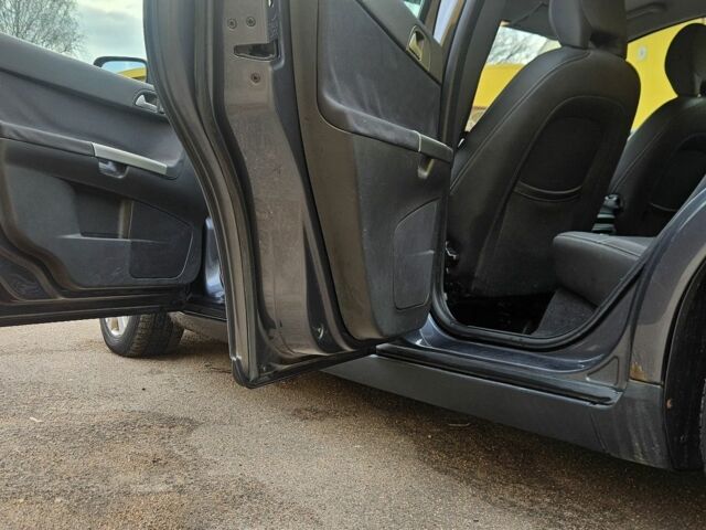 Серый Вольво В50, объемом двигателя 2 л и пробегом 360 тыс. км за 2550 $, фото 16 на Automoto.ua